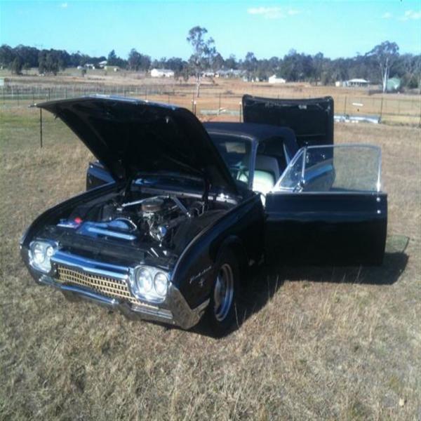 1962 Ford Thunderbird 