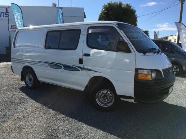 2000 TOYOTA HIACE 