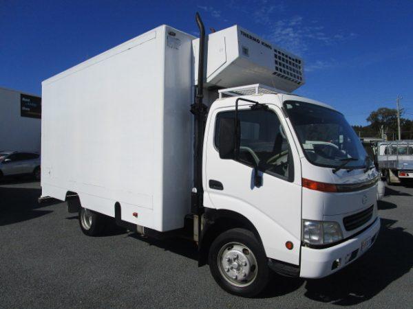 2002 HINO DUTRO REFRIGERATED