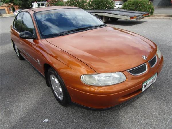 2000 HOLDEN COMMODORE 