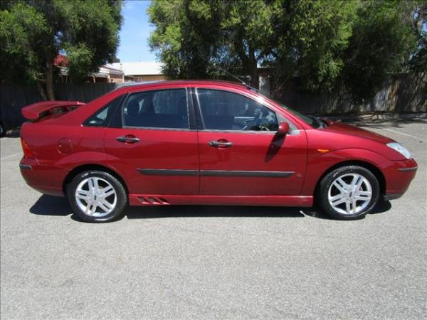 2004 FORD FOCUS 