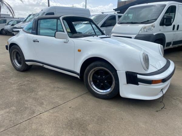 1984 Porsche 911 Targa 3.2 White 5 Speed Manual