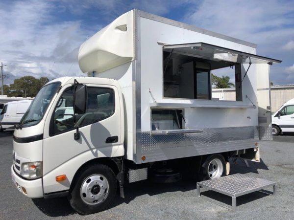 2008 HINO 300 Series 614 FOOD TRUCK Auto