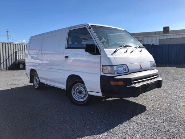 2005 MITSUBISHI EXPRESS 