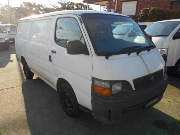 2000 TOYOTA HIACE RZH113R