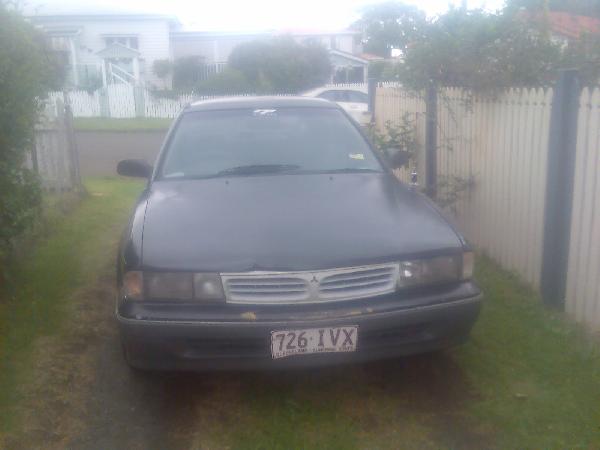 1992 Mitsubishi Magna sedan