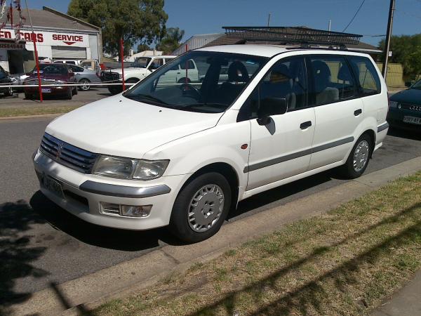 2000 Mitsubishi Nimbus 7 Seater