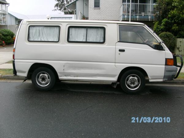 1987 Mitsubishi Express van 