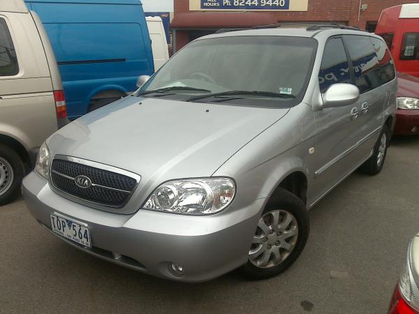 2005 Kia Carnival 