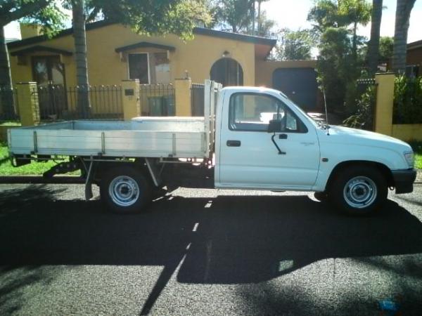 2000 Toyota Hilux RZN149R