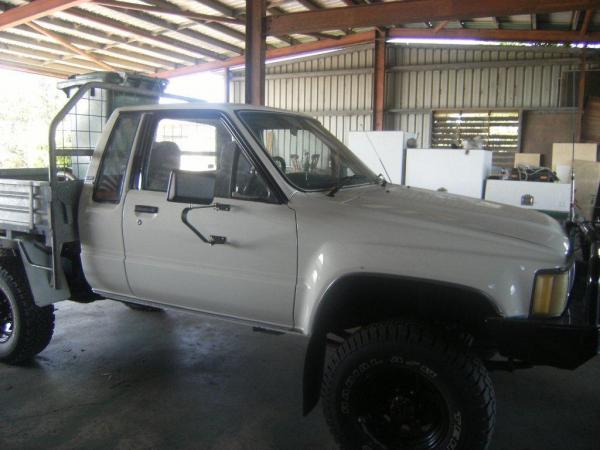 1987 Toyota Hilux extra cab SR5