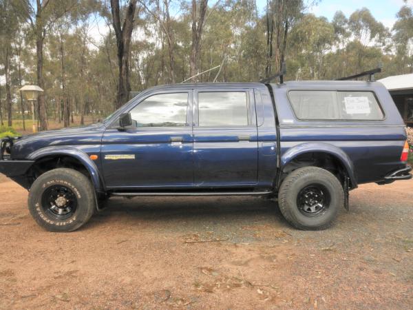 1998 Mitsubishi triton glx V6