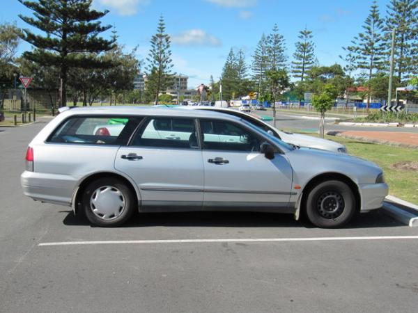 1998 Mitsubishi Magna 