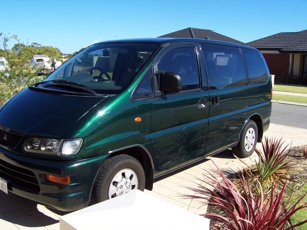 2000 Mitsubishi starwagon glx auto