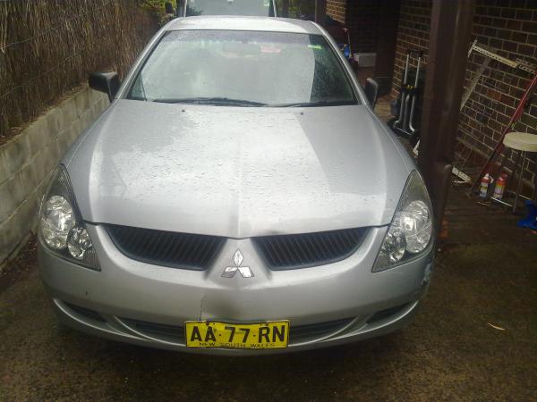 2004 Mitsubishi MAGNA ES