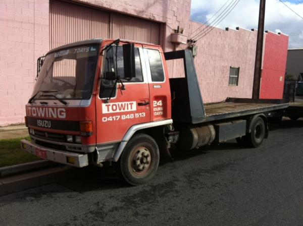 1986 Isuzu Tilt tray Car Carrier