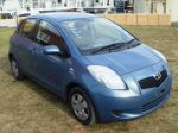 2005 Toyota Yaris YR