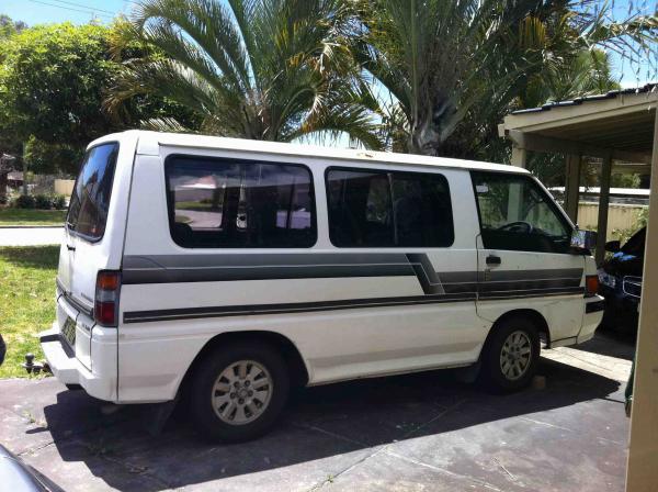 1989 Mitsubishi Starwagon 