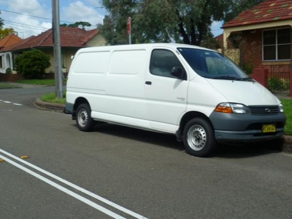 2003 Toyota Hiace SBV 