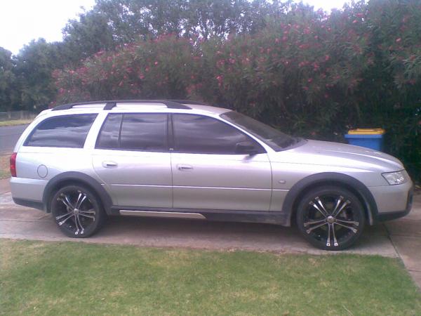 2005 Holden Adventra  SX6