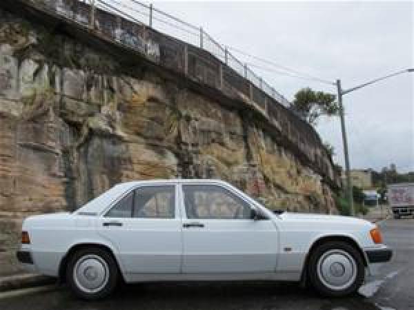 1992 Mercedes-Benz 180E 