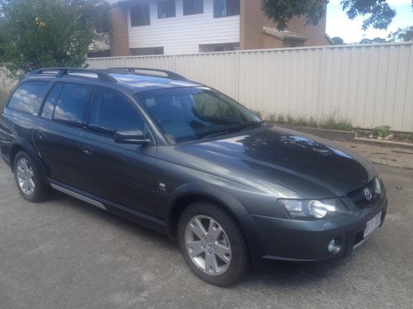 2004 Holden adventra lx8